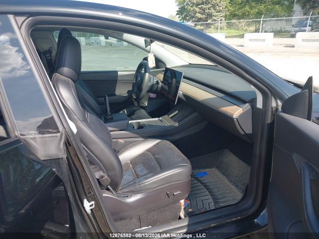 Tesla Model Y Long Range 2022 7SAYGDEE9NF324649 Image 5