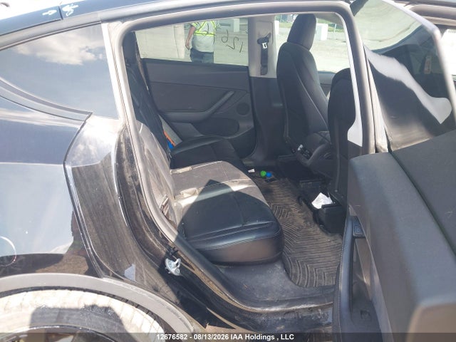 Tesla Model Y Long Range 2022 7SAYGDEE9NF324649 Image 8
