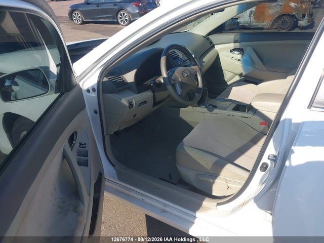 12676774 :رقم المزاد ، 4T1BF3EK7BU667402 vin ، 2011 Toyota Camry Le مزاد بيع