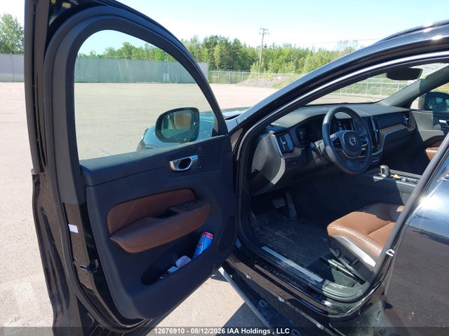Продажа на аукционе авто 2024 Volvo Xc60 B5 Plus Dark Theme, vin: LYVL12RL9RB840698, номер лота: 12676910