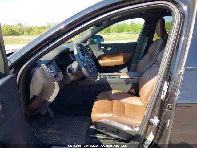 Продажа на аукционе авто 2024 Volvo Xc60 B5 Plus Dark Theme, vin: LYVL12RL9RB840698, номер лота: 12676910