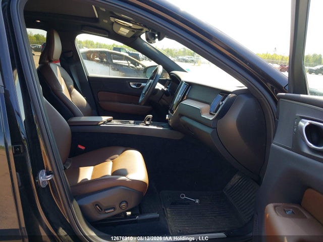 Продажа на аукционе авто 2024 Volvo Xc60 B5 Plus Dark Theme, vin: LYVL12RL9RB840698, номер лота: 12676910
