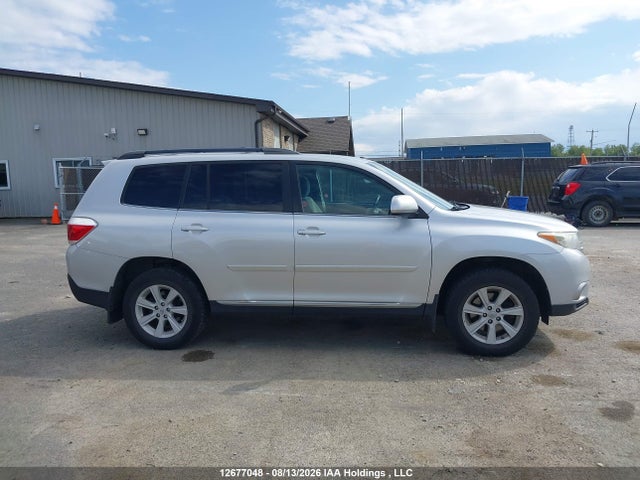 2012 Toyota Highlander V6 მანქანა იყიდება აუქციონზე, vin: 5TDBK3EH7CS151891, აუქციონის ნომერი: 12677048