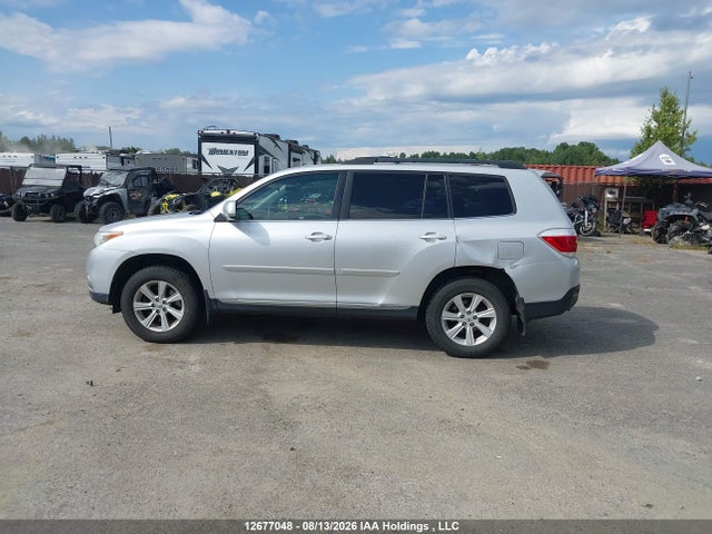 2012 Toyota Highlander V6 მანქანა იყიდება აუქციონზე, vin: 5TDBK3EH7CS151891, აუქციონის ნომერი: 12677048