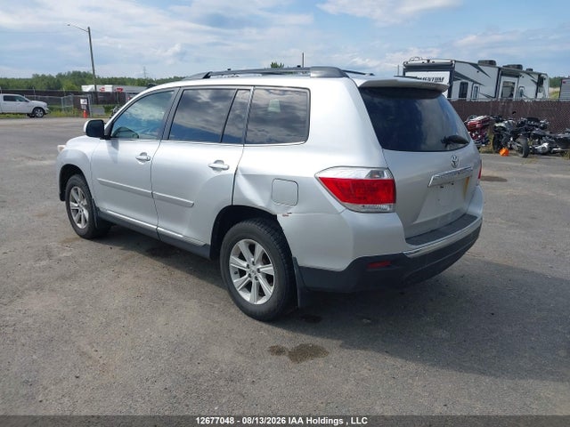 2012 Toyota Highlander V6 მანქანა იყიდება აუქციონზე, vin: 5TDBK3EH7CS151891, აუქციონის ნომერი: 12677048