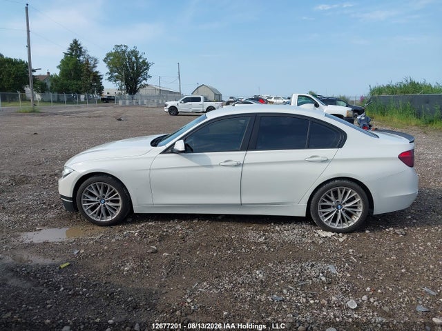 BMW 320i Xdrive 2014 WBA3C3C55EF985393 Image 14