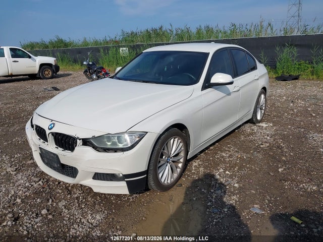 BMW 320i Xdrive 2014 WBA3C3C55EF985393 Image 2