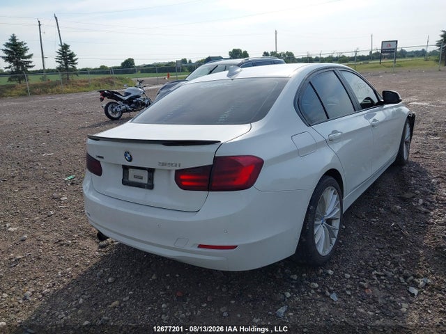 BMW 320i Xdrive 2014 WBA3C3C55EF985393 Image 4