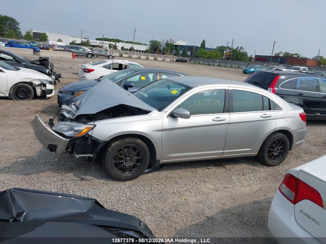 2012 Chrysler 200 Touring მანქანა იყიდება აუქციონზე, vin: 1C3CCBBB5CN117812, აუქციონის ნომერი: 12677379