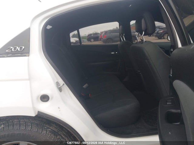 12677502 :رقم المزاد ، 1C3BC1FB1BN560277 vin ، 2011 Chrysler 200 Touring مزاد بيع