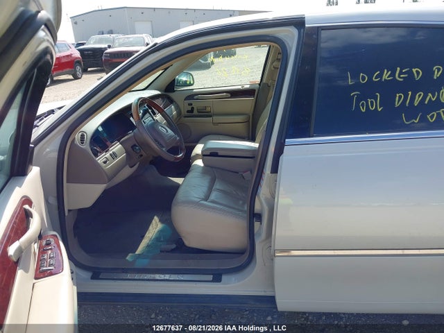 Продаж на аукціоні авто 2004 Lincoln Town Car Ultimate, vin: 1LNHM83W94Y646873, номер лоту: 12677637