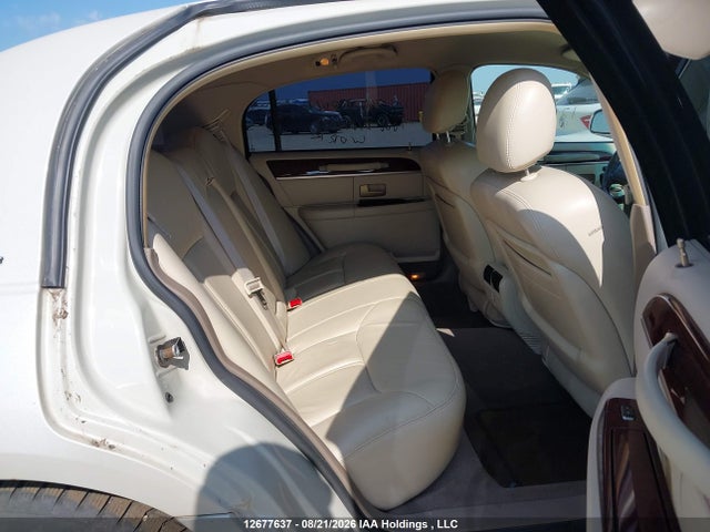 Продаж на аукціоні авто 2004 Lincoln Town Car Ultimate, vin: 1LNHM83W94Y646873, номер лоту: 12677637