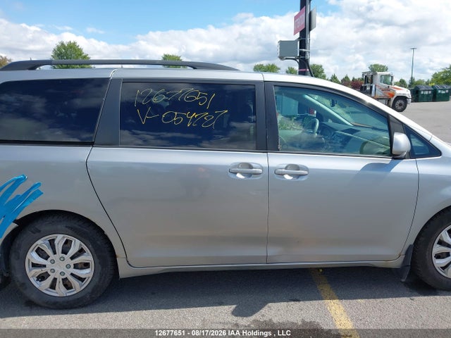 2011 Toyota Sienna Le მანქანა იყიდება აუქციონზე, vin: 5TDKK3DC7BS054727, აუქციონის ნომერი: 12677651