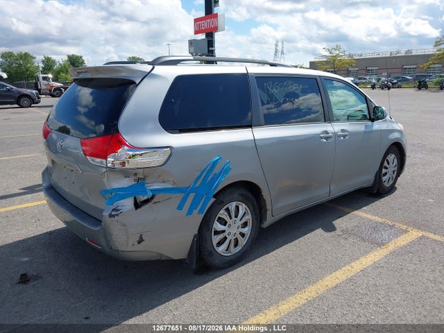 2011 Toyota Sienna Le მანქანა იყიდება აუქციონზე, vin: 5TDKK3DC7BS054727, აუქციონის ნომერი: 12677651