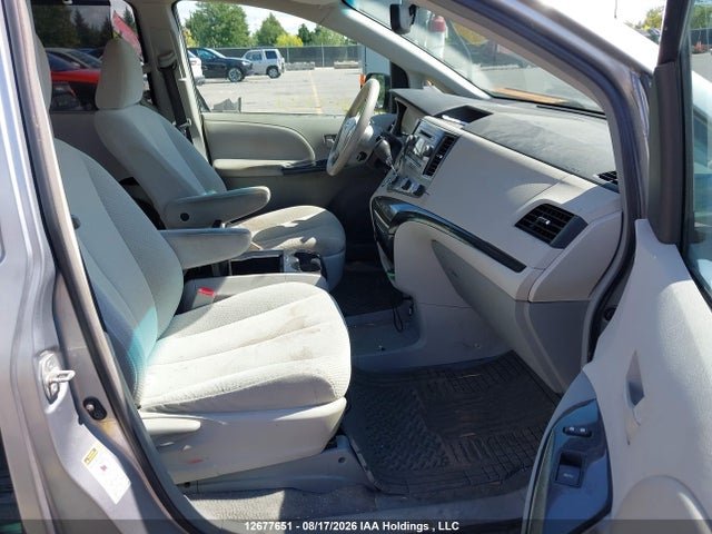 2011 Toyota Sienna Le მანქანა იყიდება აუქციონზე, vin: 5TDKK3DC7BS054727, აუქციონის ნომერი: 12677651