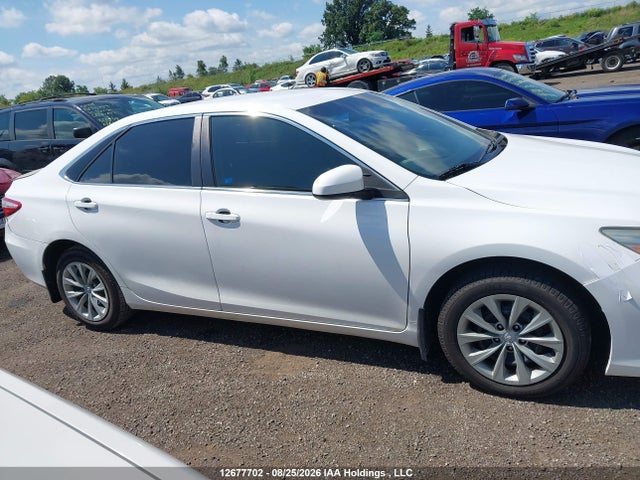 12677702 :رقم المزاد ، 4T1BF1FK1HU286138 vin ، 2017 Toyota Camry Le/xle/se/xse مزاد بيع