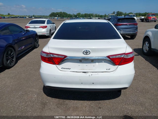 12677702 :رقم المزاد ، 4T1BF1FK1HU286138 vin ، 2017 Toyota Camry Le/xle/se/xse مزاد بيع