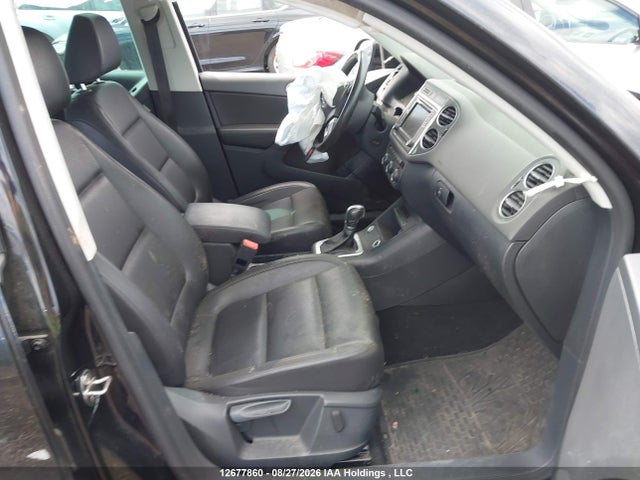 WVGNV7AX5HW503460 Volkswagen Tiguan