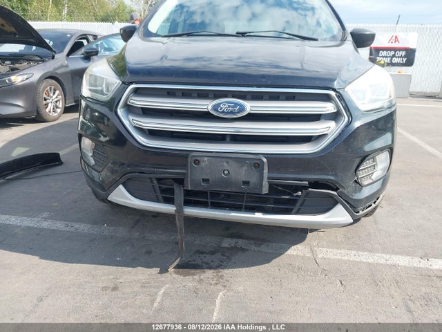 12677936 :رقم المزاد ، 1FMCU0GD5HUA34056 vin ، 2017 Ford Escape Se مزاد بيع