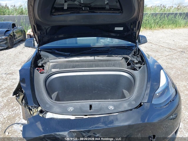 Tesla Model Y Long Range 2023 LRWYGDEE9PC027374 Image 10