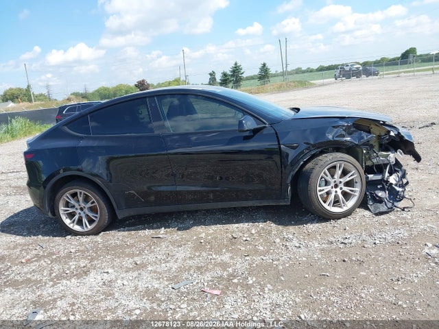 Tesla Model Y Long Range 2023 LRWYGDEE9PC027374 Image 12