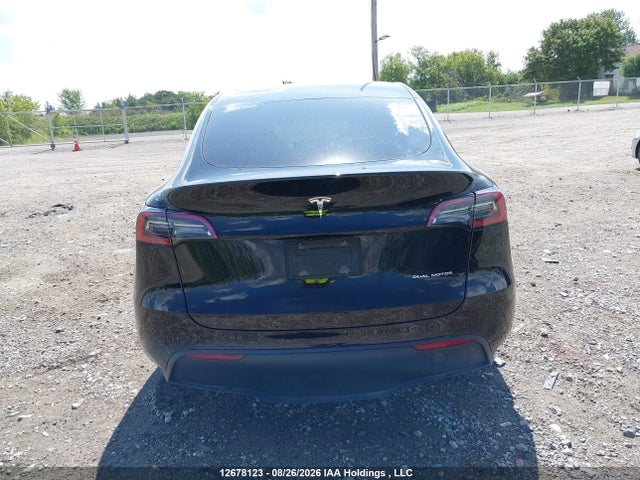 Tesla Model Y Long Range 2023 LRWYGDEE9PC027374 Image 15
