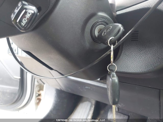 2T1BURHE2GC689587 Toyota COROLLA LE