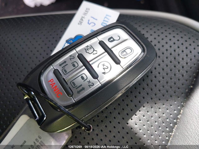 Chrysler Pacifica Limited 2026 2C4RC1GG7TR240406 Image 10