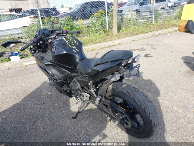 Kawasaki Ex650 F 2017 JKAEXEK10HDA00330 Image 3