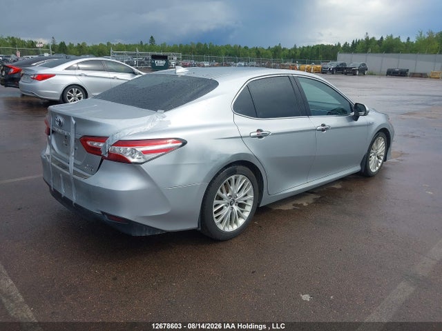 12678603 :رقم المزاد ، 4T1B21HK3JU500318 vin ، 2018 Toyota Camry Hybrid/le/xle/se مزاد بيع