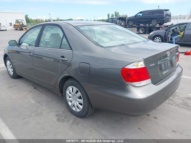 2005 Toyota Camry მანქანა იყიდება აუქციონზე, vin: 4T1BE32K45U972268, აუქციონის ნომერი: 12678771