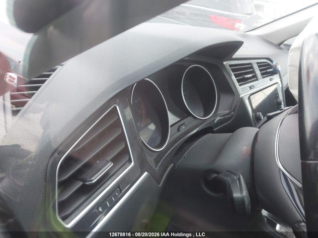 3VV1B7AX1JM214806 Volkswagen TIGUAN S