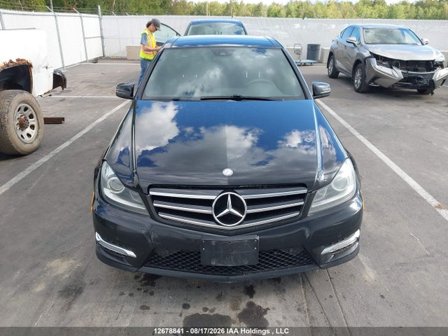 2014 Mercedes-benz C 350 4matic მანქანა იყიდება აუქციონზე, vin: WDDGF8JB9EG176075, აუქციონის ნომერი: 12678841