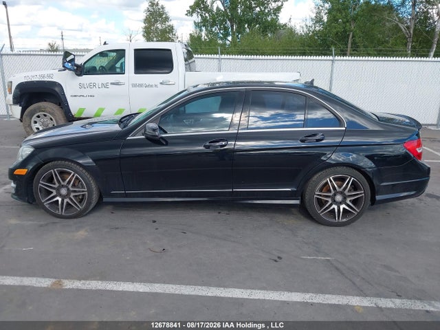 2014 Mercedes-benz C 350 4matic მანქანა იყიდება აუქციონზე, vin: WDDGF8JB9EG176075, აუქციონის ნომერი: 12678841