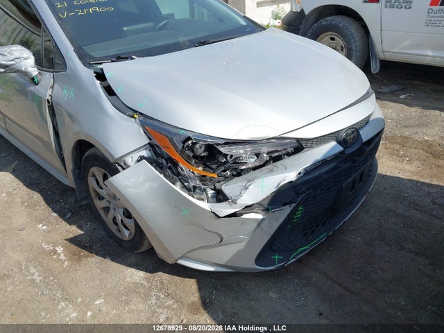 12678929 :رقم المزاد ، 5YFBPMBE8MP214900 vin ، 2021 Toyota Corolla Le مزاد بيع
