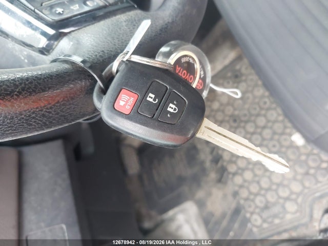 VNKKTUD3XJA100170 Toyota YARIS LE
