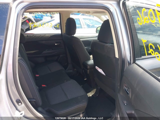 Mitsubishi Outlander Es 2018 JA4AZ2A33JZ603627 Image 8