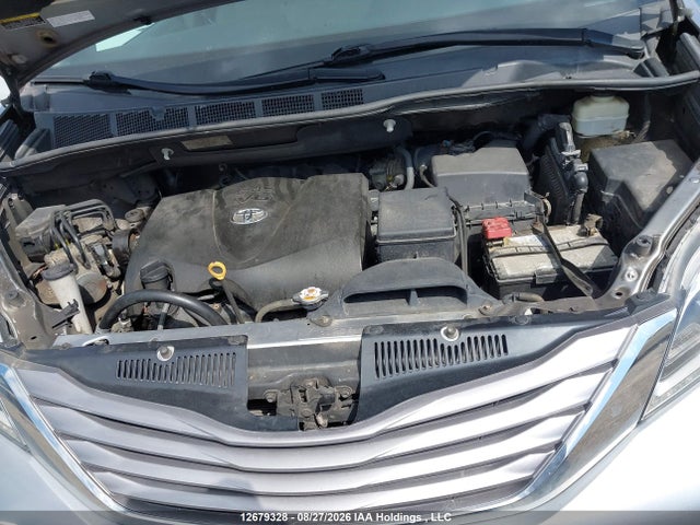 2017 Toyota Sienna Xle 7 Passenger მანქანა იყიდება აუქციონზე, vin: 5TDDZ3DC7HS174394, აუქციონის ნომერი: 12679328