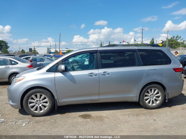 2017 Toyota Sienna Xle 7 Passenger მანქანა იყიდება აუქციონზე, vin: 5TDDZ3DC7HS174394, აუქციონის ნომერი: 12679328