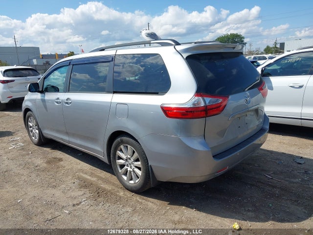 2017 Toyota Sienna Xle 7 Passenger მანქანა იყიდება აუქციონზე, vin: 5TDDZ3DC7HS174394, აუქციონის ნომერი: 12679328