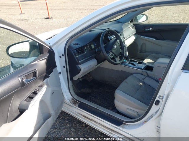 4T1BD1FK2EU121619 Toyota Camry Hybrid Le