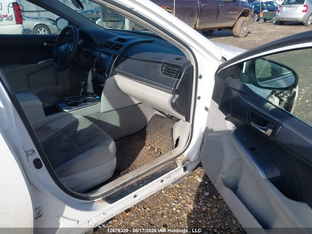 4T1BD1FK2EU121619 Toyota Camry Hybrid Le