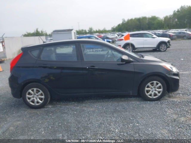 2013 Hyundai Accent Gl მანქანა იყიდება აუქციონზე, vin: KMHCT5AE7DU110663, აუქციონის ნომერი: 12679384