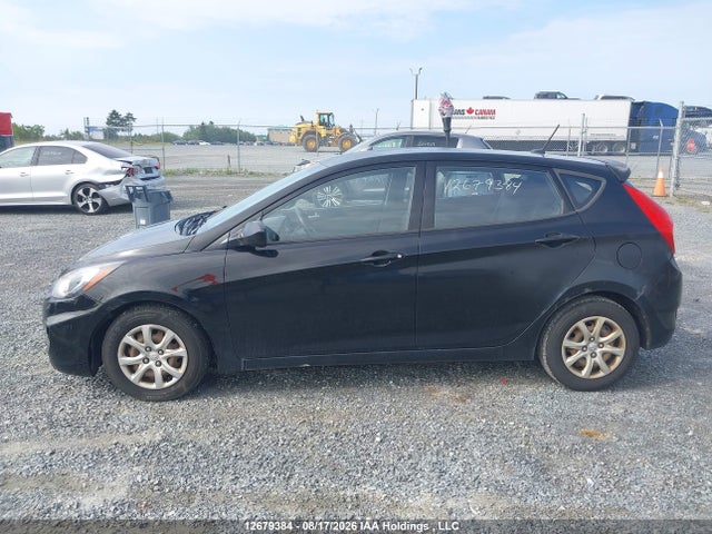 2013 Hyundai Accent Gl მანქანა იყიდება აუქციონზე, vin: KMHCT5AE7DU110663, აუქციონის ნომერი: 12679384