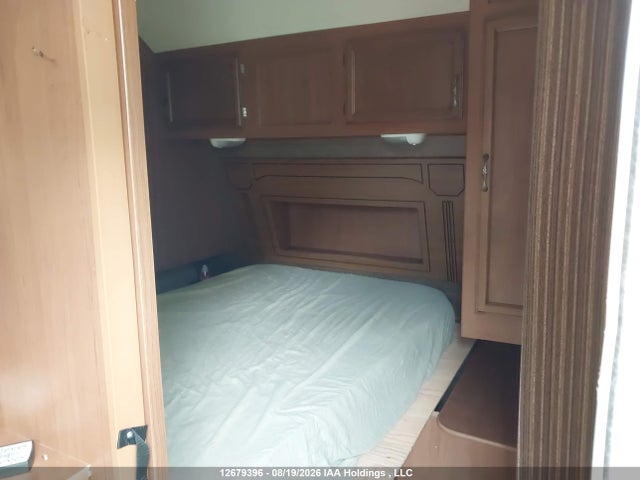 1SABS0BRXE2J65106 Starcraft Travel Trailer