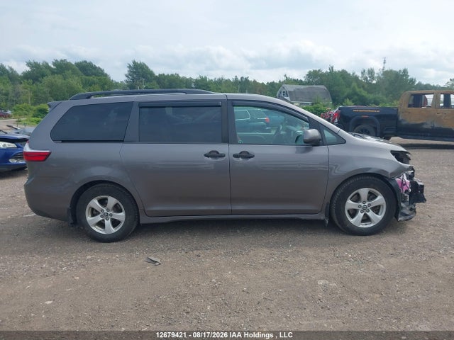 5TDZZ3DC8JS937406 Toyota Sienna L