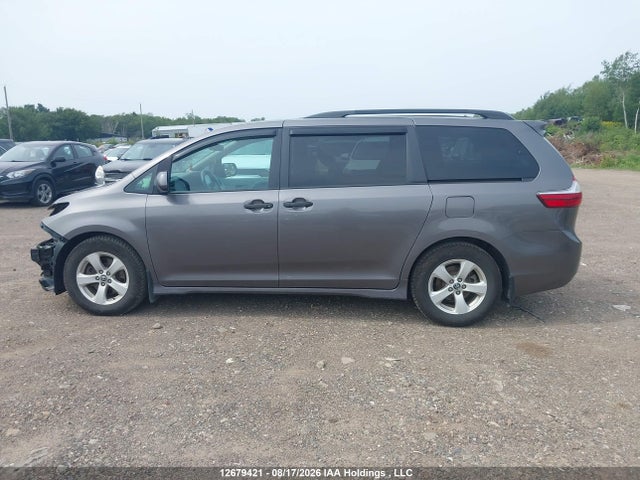 5TDZZ3DC8JS937406 Toyota Sienna L