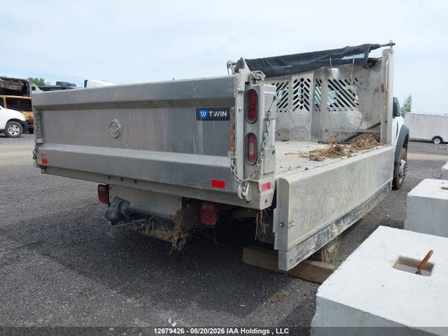 Ford F550 Super Duty 2022 1FDUF5HT8NEC73673 Image 4