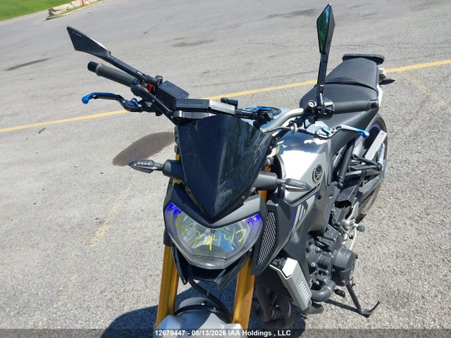 Yamaha FZ09 2015 JYARN33NXFA000989 Image 12