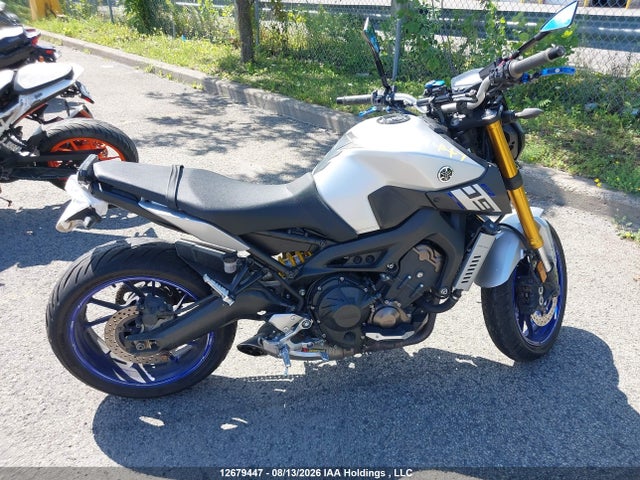 Yamaha FZ09 2015 JYARN33NXFA000989 Image 15